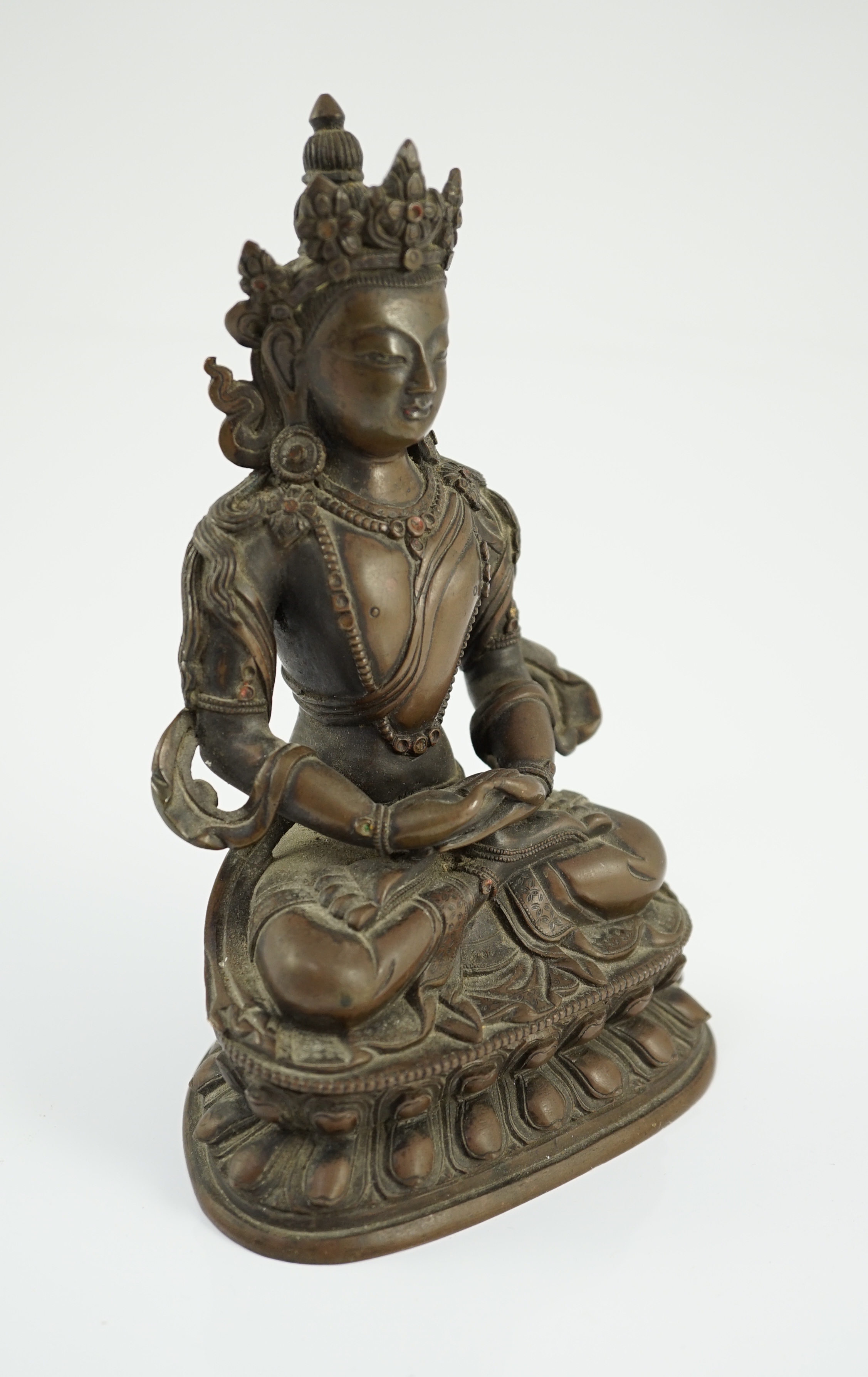 A Tibetan bronze figure of Amitayus, 18th/19th century